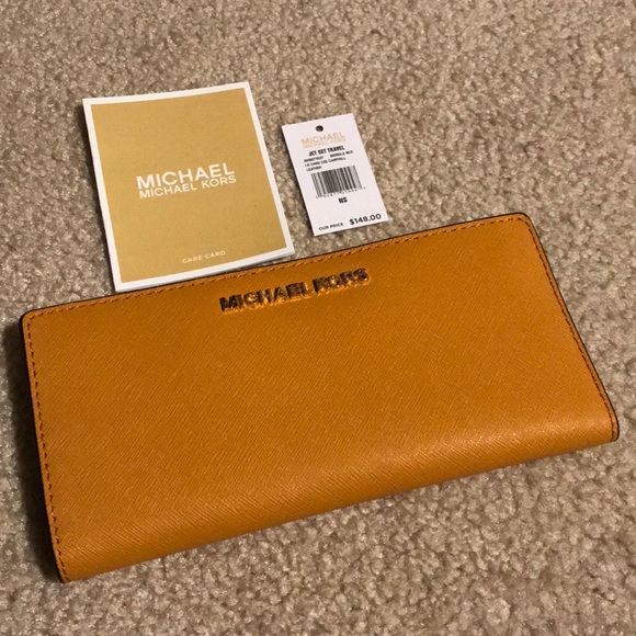 Michael Kors Handbags - Michael Kors Jet Set Travel wallet